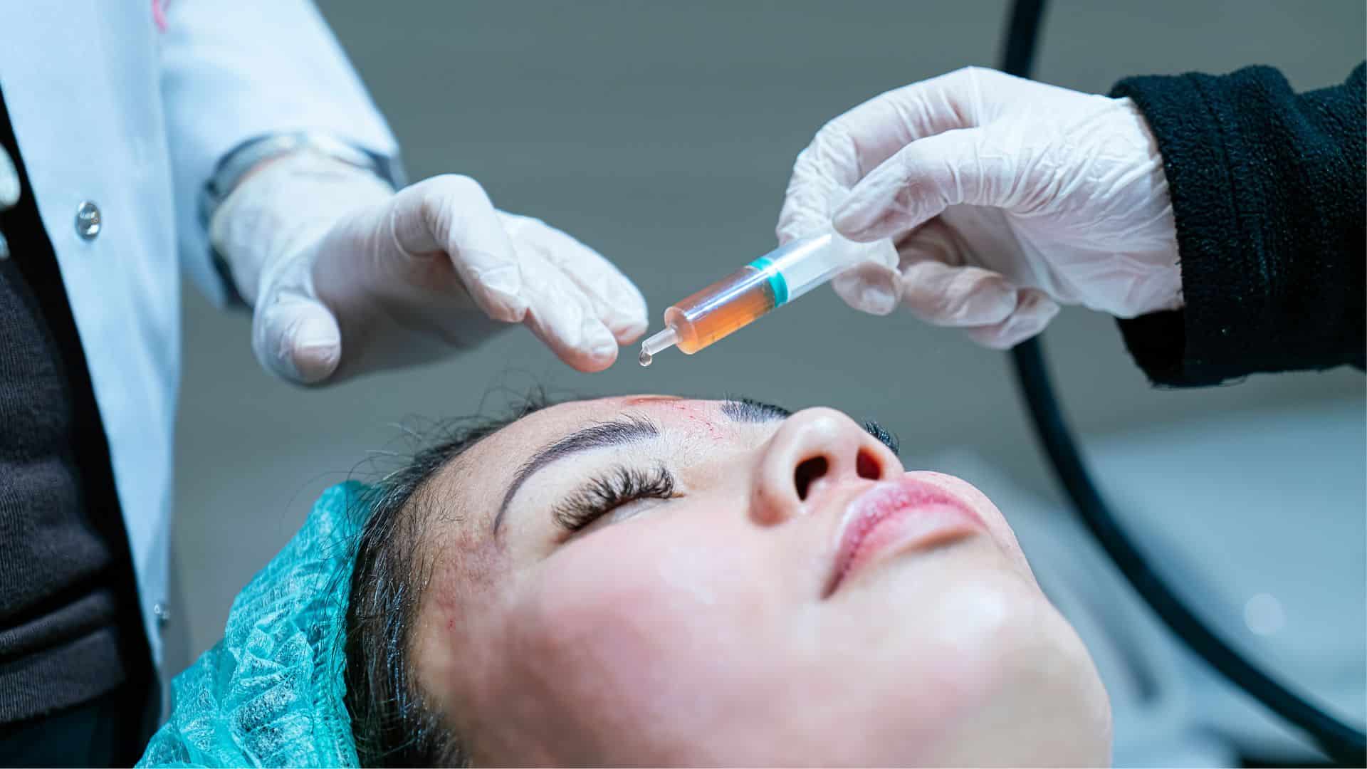 Oplev avanceret hudforyngelse med PRP/PRF microneedling og SkinPen. Naturlig hudfornyelse med kroppens egne regenererende faktorer – uden filler.